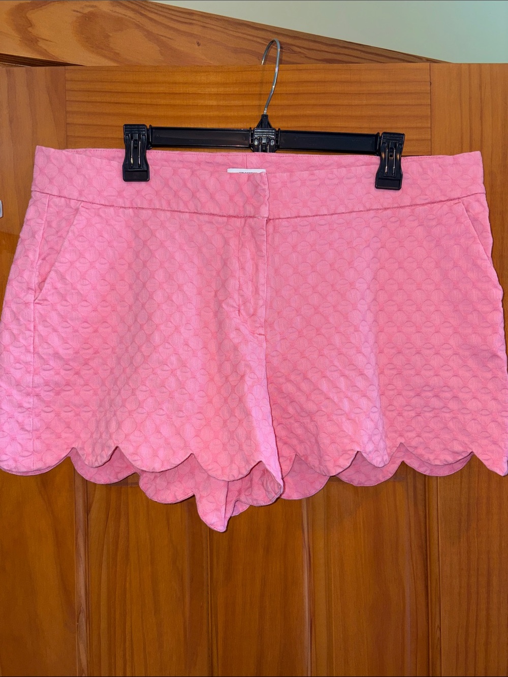 crown & ivy coral/pink Scalloped-Hem Textured Skort